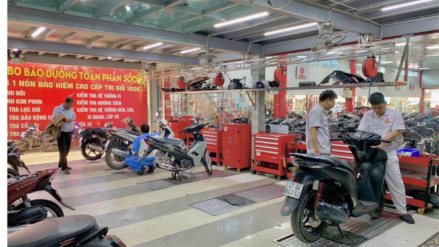 bảo trì xe điện tại cửa hàng miễn phí cho khách hàng mua xe